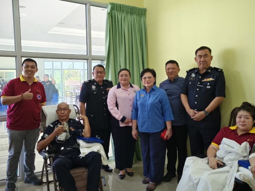 多个单位联办捐血活动   76人成功捐献热血