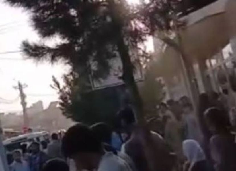 喀布尔一所学校门前发生爆炸。
