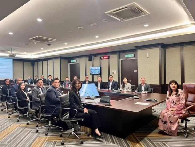 林慧英召集国家银行官员与国会议员商讨医疗报费上涨对策。