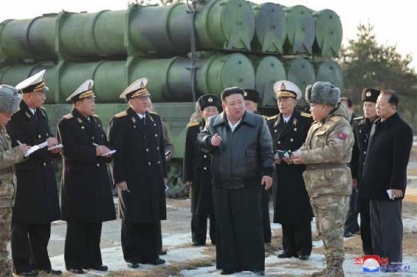 朝中社：金正恩指导试射新型地对舰导弹