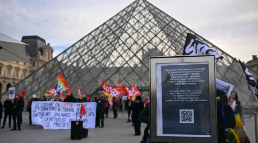 员工罢工卢浮宫关闭，数千游客扑空。