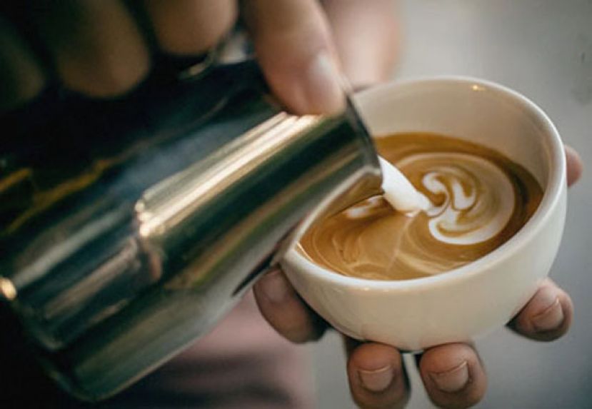 奶精VS鲜奶哪个好？　营养师：想控制热量选它才对