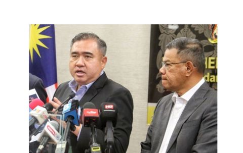 左为交通部长陆兆福与内政部长赛夫丁。