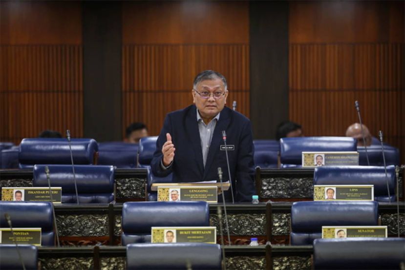 内政部副部长拿督斯里三苏安努亚。