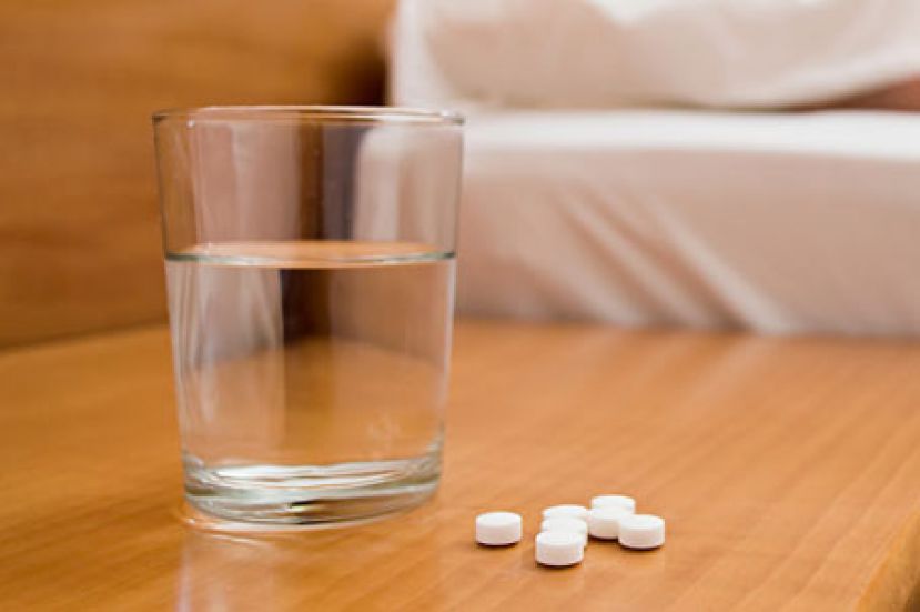 吃药应该配什么水？ 药师：果汁和四种水都NG