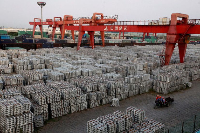 受伊朗袭击阿联、巴林两大铝生产基地影响，铝价30日早盘应声飙涨6%。