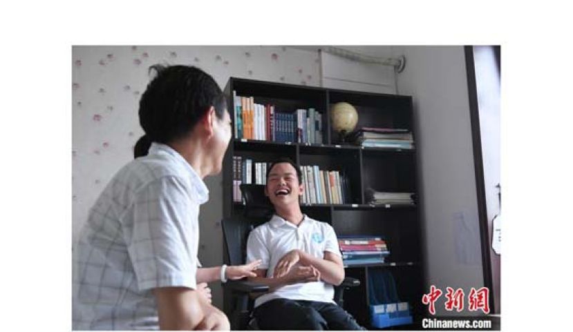 汪艾韬脸上洋溢的笑容给人留下深刻的印象。