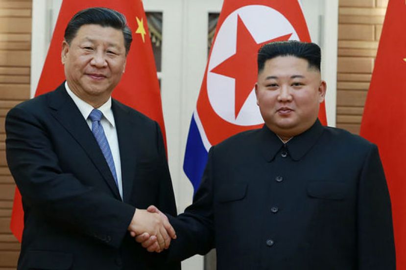 习近平2019年6月出访朝鲜时，曾在平壤锦绣山迎宾馆与金正恩合影。