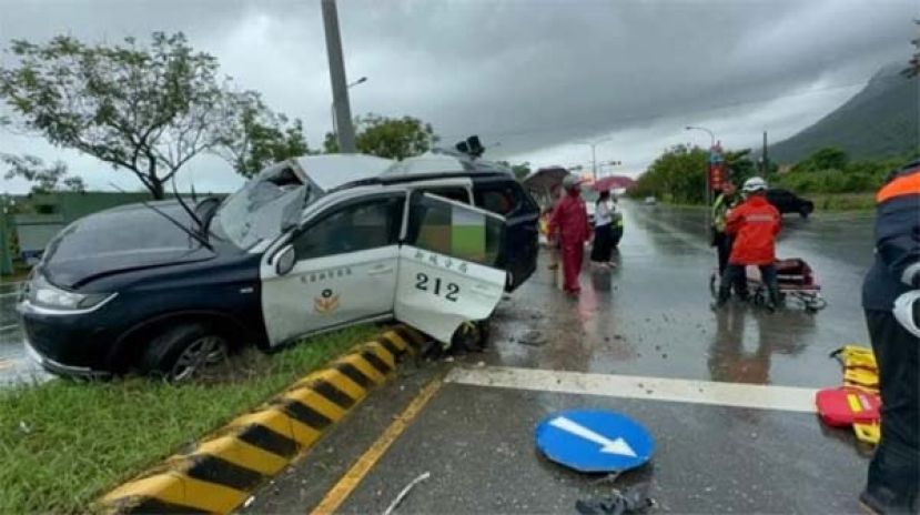 台风“桦加沙，台湾警车暴雨中押犯自撞，诈骗通缉汉身亡。