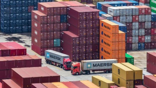 中国进出口总值，上半年同比增16.9%。