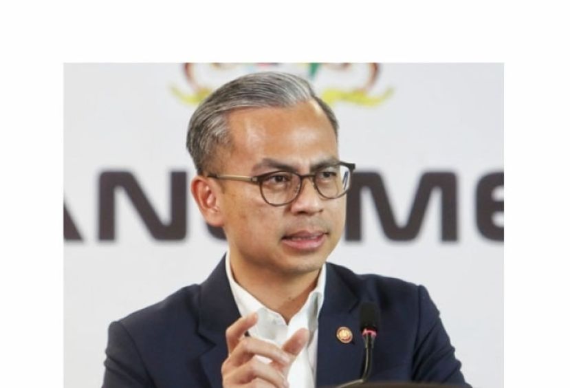 通讯部长法米。