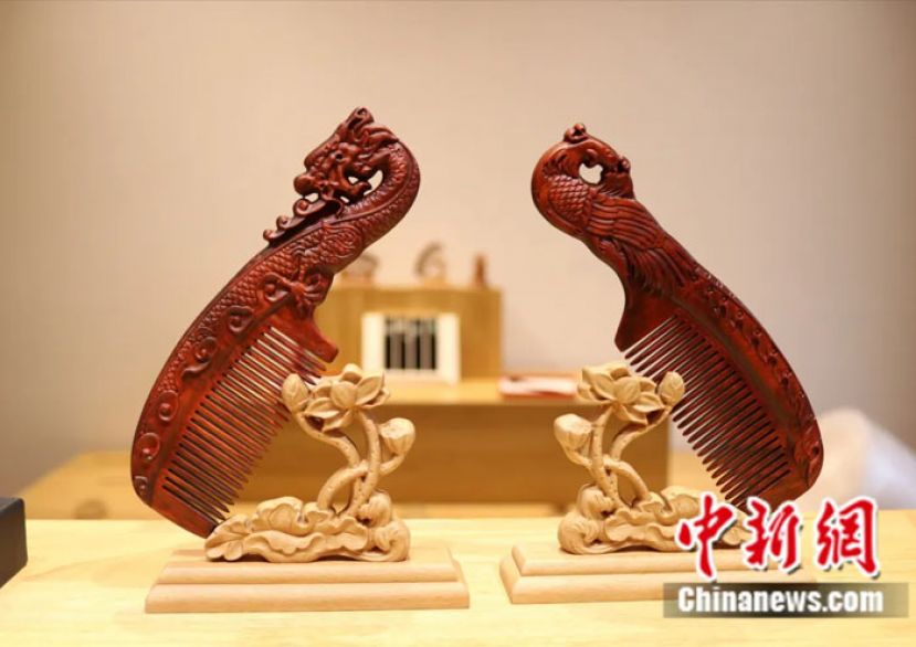 临沂鹊桥工艺品有限公司生产的龙年新品──龙凤呈祥。