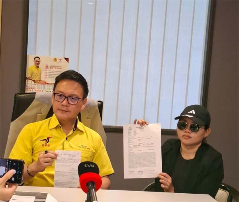砂人联党公共投诉局主任符祥威(左)和受害人在记者会上时影。