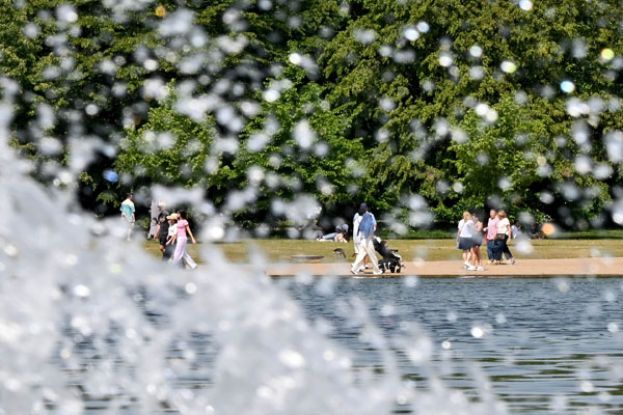 英国伦敦5月高温飙破摄氏34度以上。