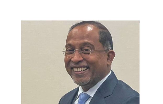 高教部长赞比里。