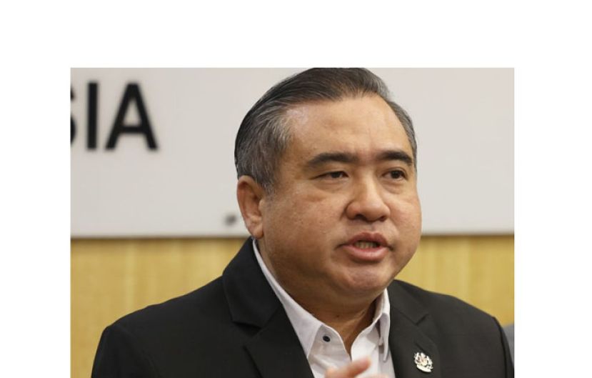 交通部长陆兆福。