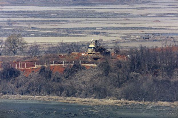 从韩国京畿道坡州的燎望台，望向朝鲜边境。