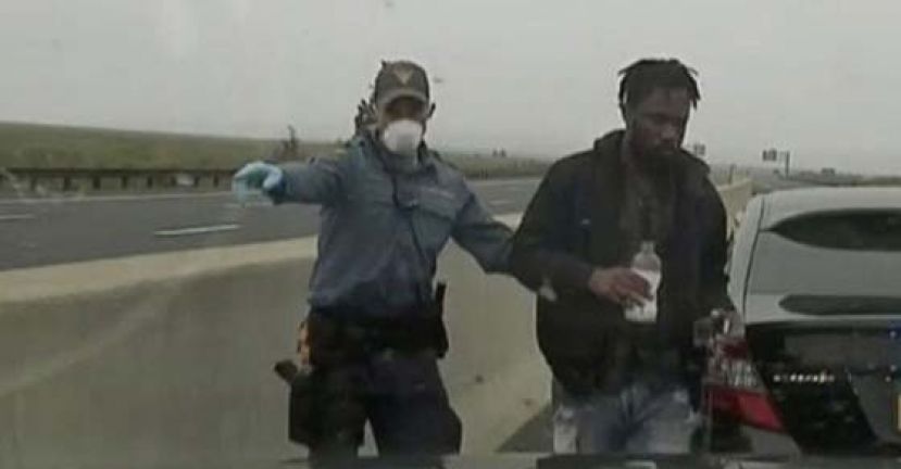 戈登与警员曾发生冲突。