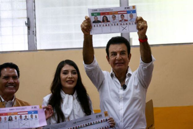 自由党候选人纳斯拉亚暂时以40%得票率领先。