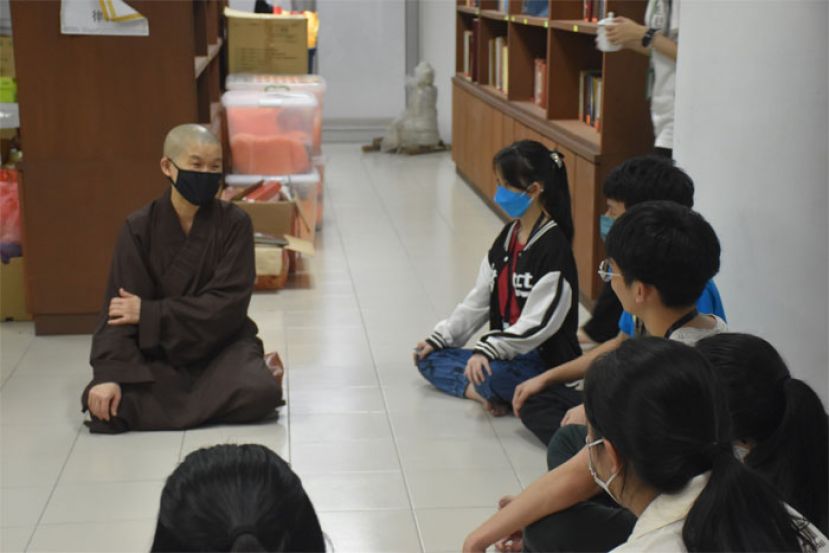 来自吉隆坡的释上静下林法师将是2024年《觉》对&middot;有缘青少年佛學生活營宗教导师。