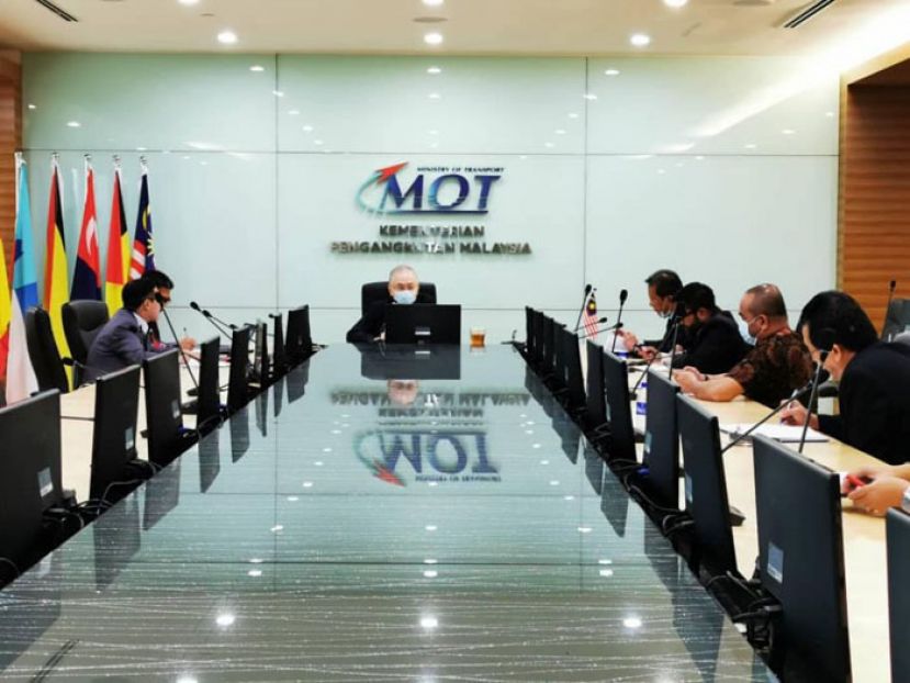 交通部长魏家祥与航空公司代表商讨航空业问题。