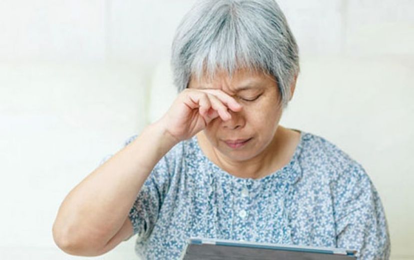 没洗手就揉眼竟酿角膜溃疡　医紧急摘眼保命