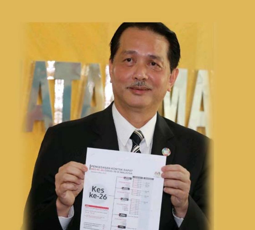 卫生总监诺希山展示第26名患者与被其感染患者的图表。