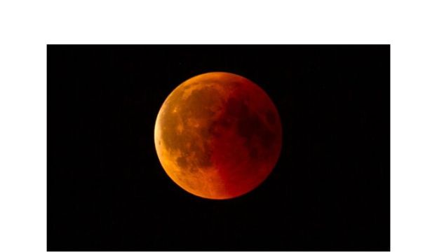 大马出现 “血月” 奇景