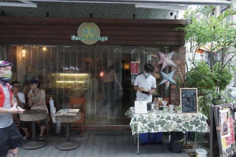 逢周六日在&ldquo;农舍&rdquo;摆档卖咖啡，至今已超过四个月。