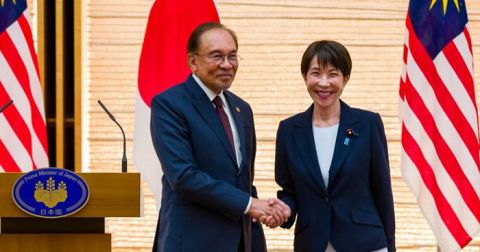 首相安华与日本首相高市早苗会面。