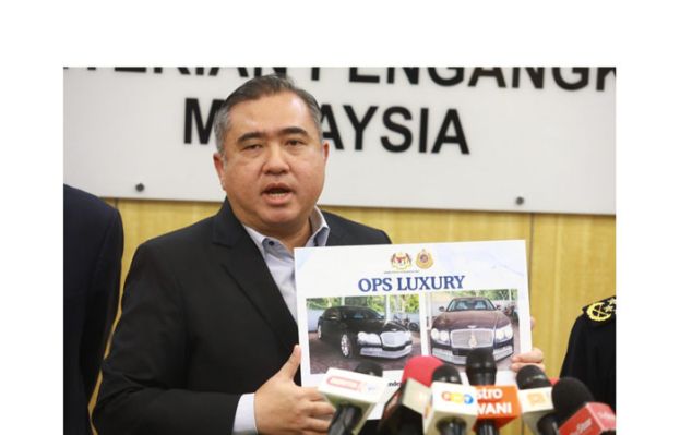 交通部长陆兆福。