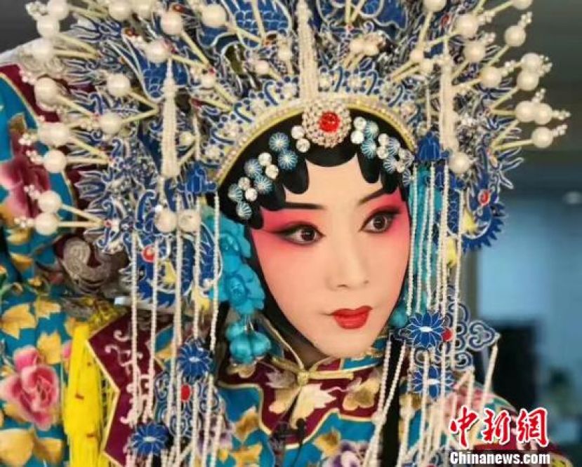 图示：佟红梅在《斩秦英》中扮演的银屏公主剧昭。