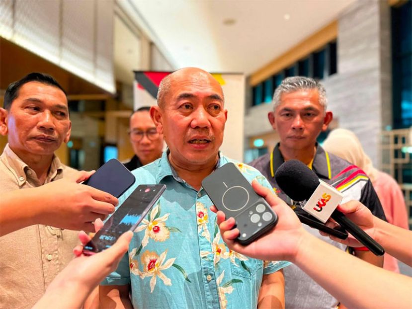 砂拉越青年、体育及企业家发展部副部长拿督杰拉德接受媒体访问。