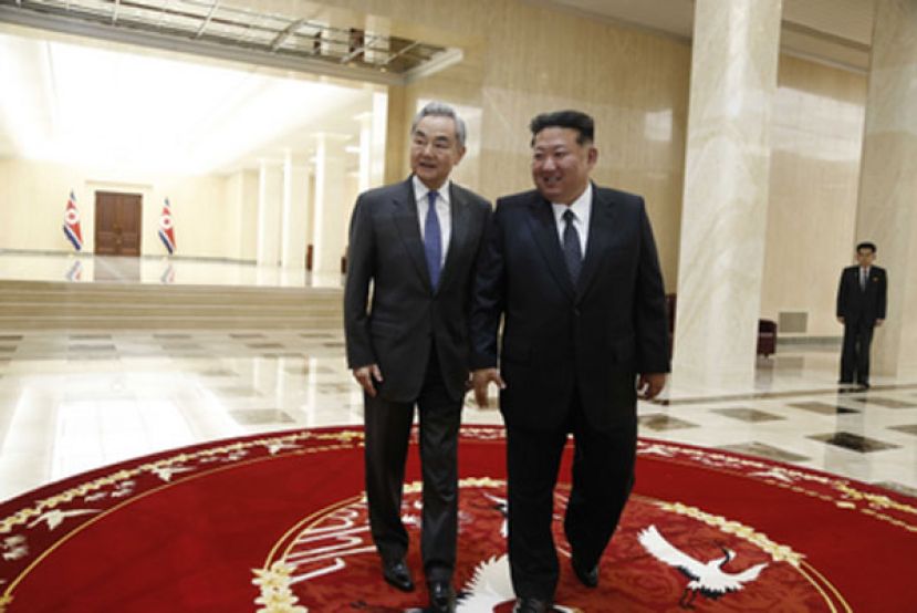 朝鲜最高领导人金正恩会见王毅。