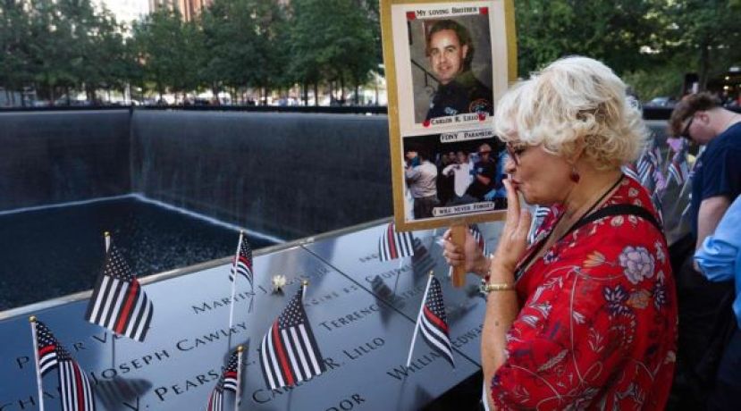 遇难者亲属出席纪念仪。