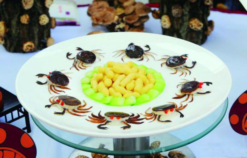 ●以香菇为主要材料制作的“香菇螃蟹”。