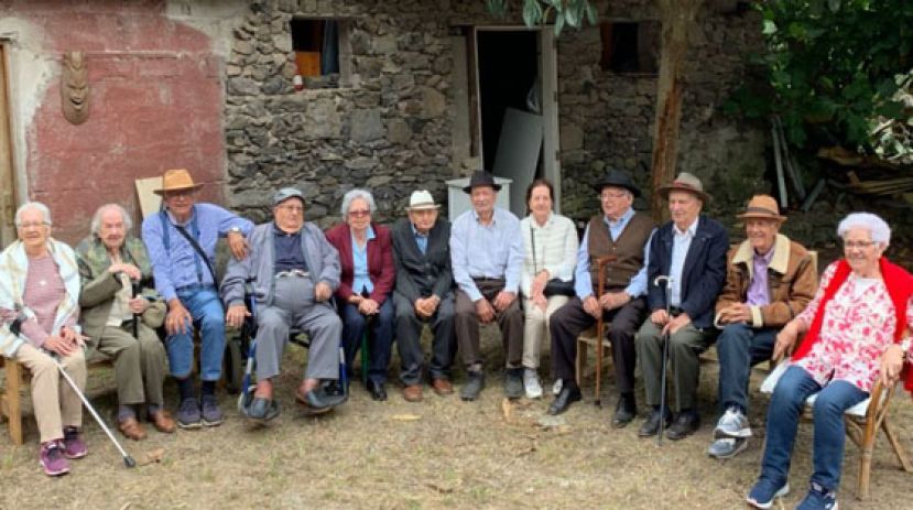 西班牙一个拥有12名兄弟姐妹的家庭打破金氏世界纪录。