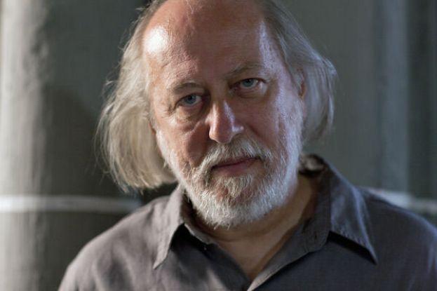 2025诺贝尔文学奖得主，匈牙利作家卡撒兹纳霍凯。