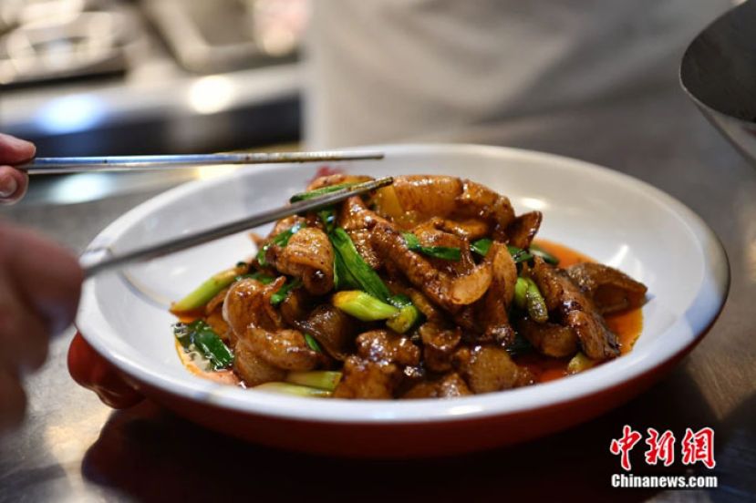 正宗回锅肉必有郫县豆瓣。
