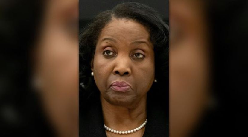 以涉嫌贷款欺诈为由，特朗普解除非裔美联储理事职务。