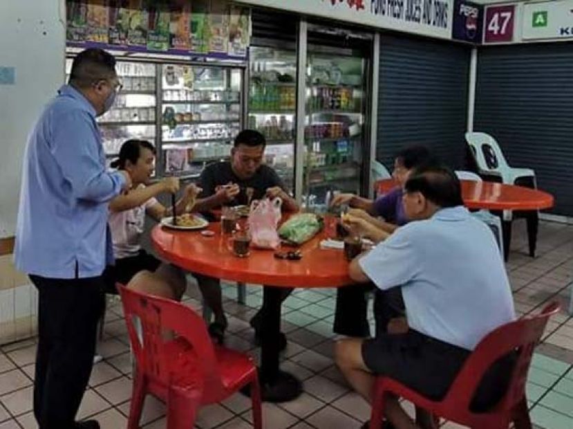 古晋南市市长拿督黄鸿圣提醒民众只许打包带走，不可在现场享用食物。