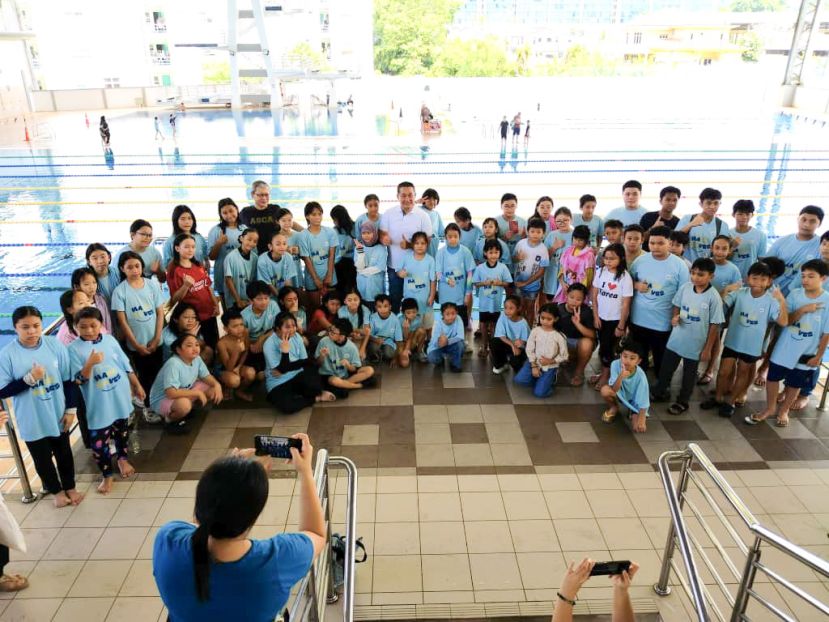 巴都林当州议员施志豪表扬192名少儿学泳成果 当中66人的表现属潜力选手