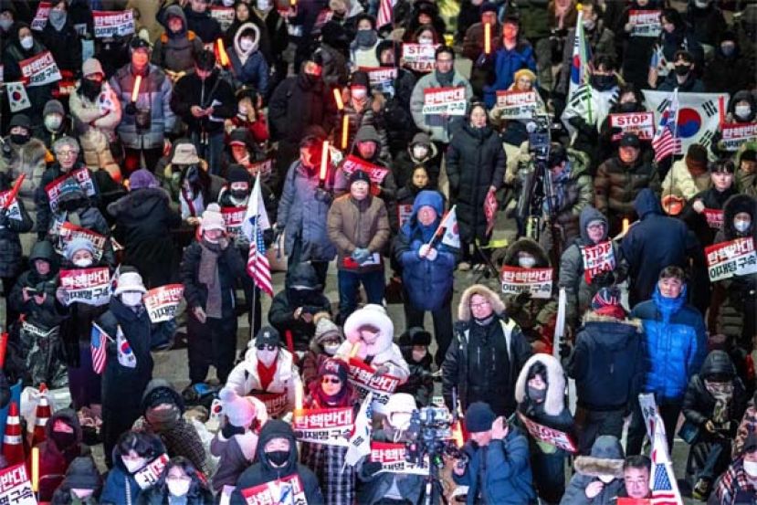 尹锡悦的支持者7日继续聚集在总统官邸附近。