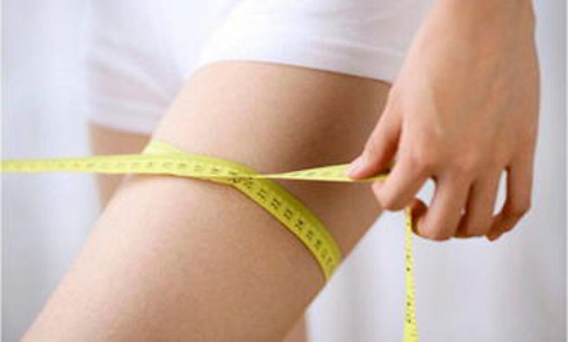 夏日赘肉橘皮藏不住　车展辣模靠二代威塑抽脂找回筷子腿