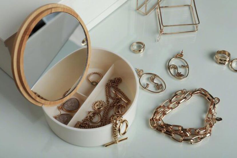 多款合金饰品致癌物超标9000倍。