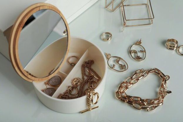 多款合金饰品致癌物超标9000倍。