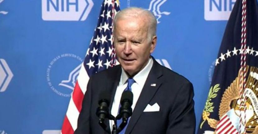 拜登公布新防疫措施。