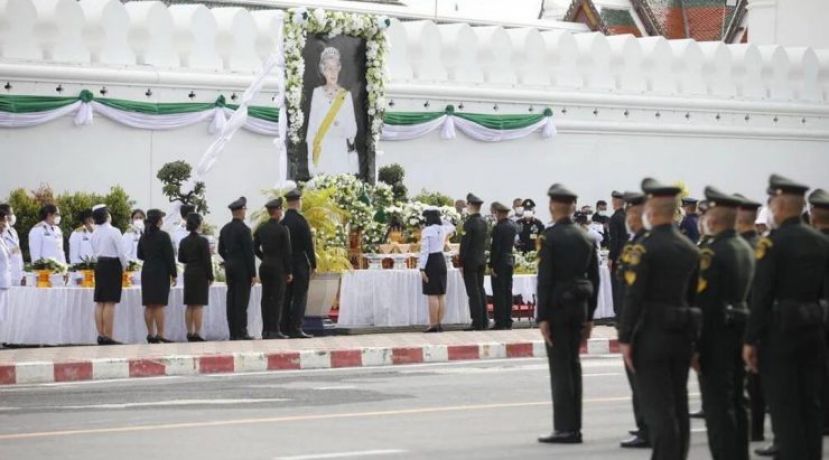 泰王下令  大皇宫前悼念英女王至925