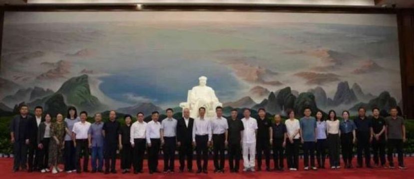 毛泽东逝世50周年 纪念堂巨幅壁画《祖国大地》更新。