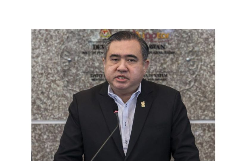 交通部长陆兆福。